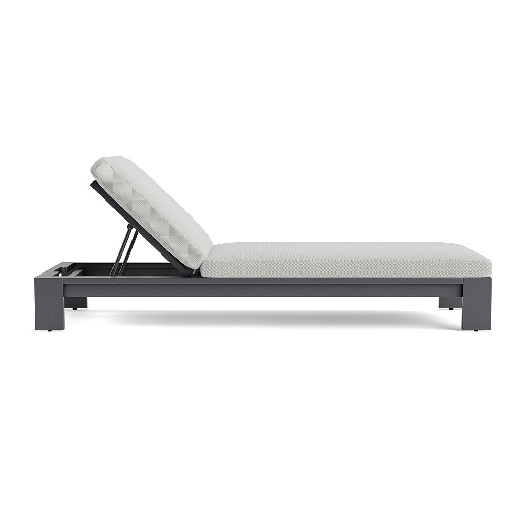 Modern Chaise Longue