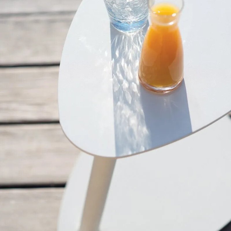 round-white-outdoor-coffee-table